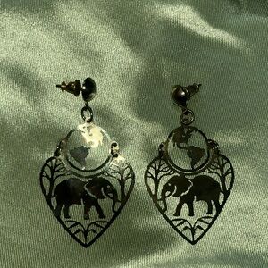 Vintage elephant earrings gold toned.